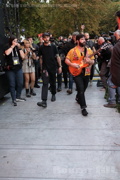 FOALS - 2023-08-27 - SAINT CLOUD - Domaine National - Grande Scene - Yannis Philippakis